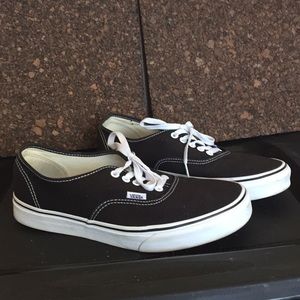 black vans with white stitching